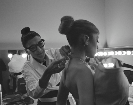 Ariana Grande deja su huella en el brillo eterno de Swarovski