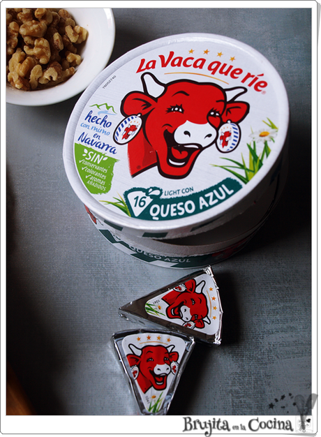 Triángulos crujientes de queso, pera y nuez