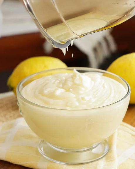 Postre Cremoso de Limón verter crema de limon en bowl