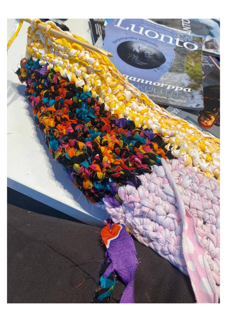 Textilizando la paz a través de la investigación feminista por la paz. Voces Cosidas