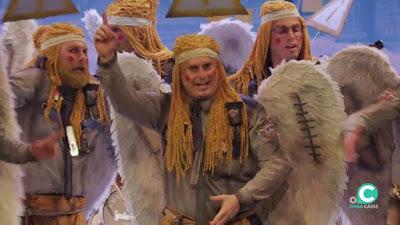 ‘Los que tienen el cielo ganao’, una chirigota de Cádiz señala las divisiones en España y protestas contra otra, nazi.