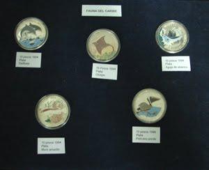 Exponen monedas y billetes de ex colonias francesas