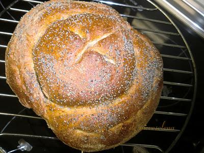 Pan de semillas de amapola con jamón de Jabugo triple X