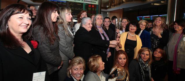 100 mujeres tomaron la Bolsa de Barcelona