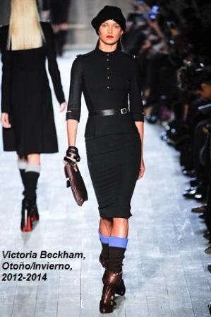 Victoria Beckham promociona la moda británica en NY vestida con un diseño de su última colección