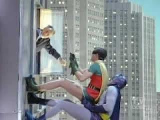 BATMAN 1966: Los 14 cameos de la ventana