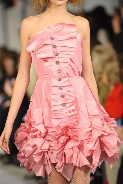 OSCAR DE LA RENTA FALL 2012: UN LUJO PARA LOS SENTIDOS