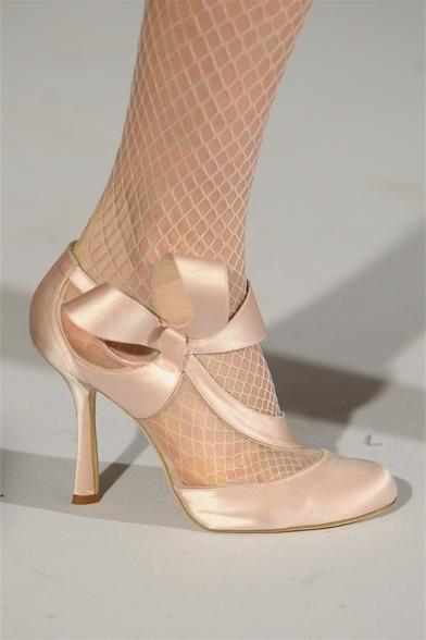 OSCAR DE LA RENTA FALL 2012: UN LUJO PARA LOS SENTIDOS