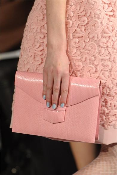 OSCAR DE LA RENTA FALL 2012: UN LUJO PARA LOS SENTIDOS