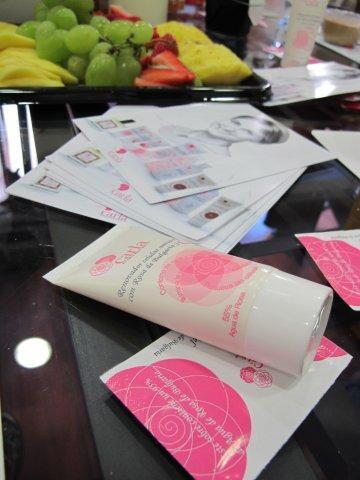 MUJERES REALES DESAYUNANDO CON LA REVISTA MIA