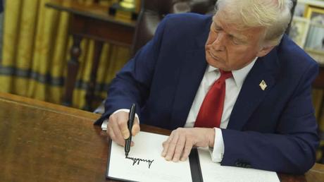 Trump Firma Orden Ejecutiva para Proteger la Igualdad en el Deporte Trump Firma Orden Ejecutiva para Proteger la Igualdad en el Deporte