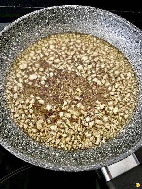 Gambas al ajillo, tradición española en una receta