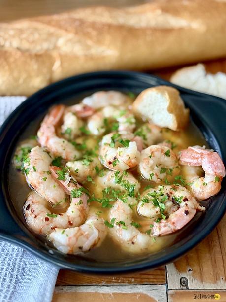 Gambas al ajillo, tradición española en una receta