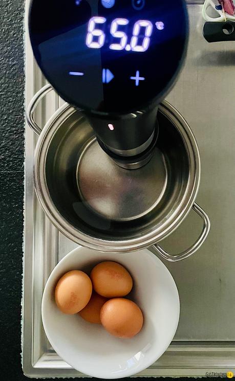 Huevos escalfados (sous vide) exquisita y mundana sencillez