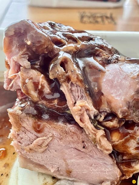 Pierna de ternasco deshuesada asada (sous vide) Pierna de ternasco deshuesada asada (sous vide)