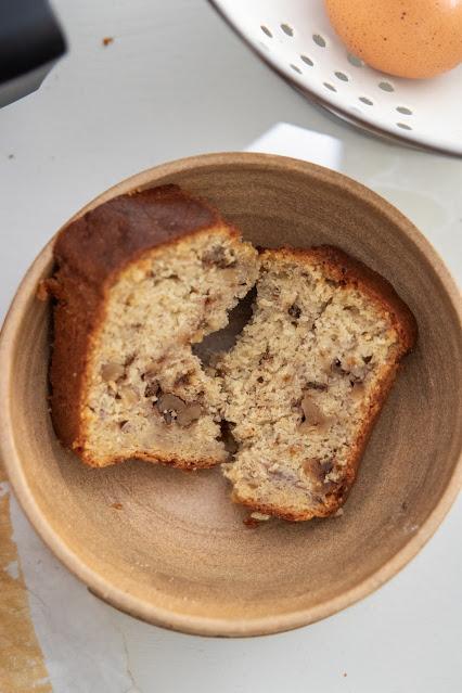 Un Banana Bread Con Nueces Simple y Elegante