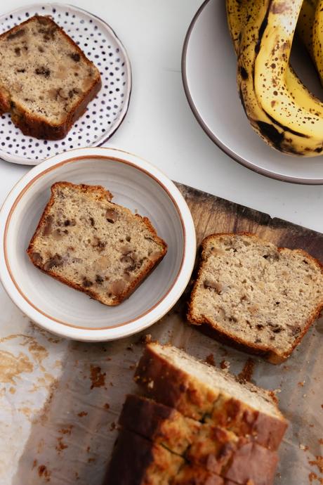 Un Banana Bread Con Nueces Simple y Elegante