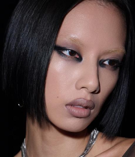 Tendencias maquillaje 2025 Mac trends labios ojos peinados Argentina productos cejas invierno otoño verano primavera