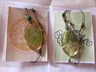 Pulseras de resina y pendientes