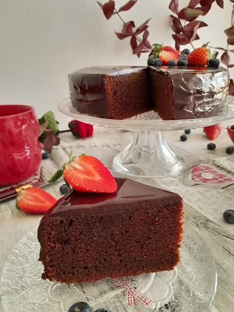 Pastel de chocolate y frutos rojos para San Valentín