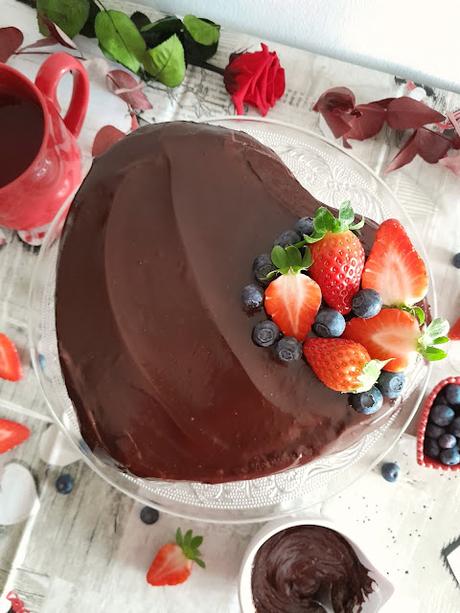 Pastel de chocolate y frutos rojos para San Valentín