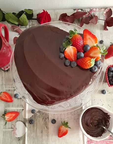 Pastel de chocolate y frutos rojos para San Valentín