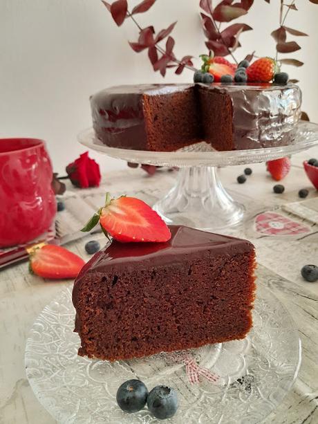 Pastel de chocolate y frutos rojos para San Valentín