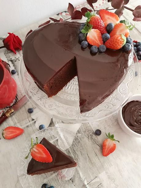 Pastel de chocolate y frutos rojos para San Valentín