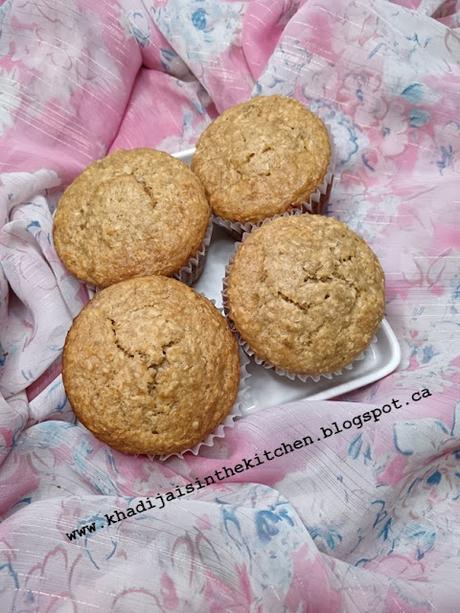 MUFFINS À LA BANANE ET NOIX DE COCO / COCONUT BANANA MUFFINS /MAGDALENAS DE BANANA Y COCO / مافن الموز وجوز الهند MUFFINS À LA BANANE ET NOIX DE COCO / COCONUT BANANA MUFFINS /MAGDALENAS DE BANANA Y COCO / مافن الموز وجوز الهند