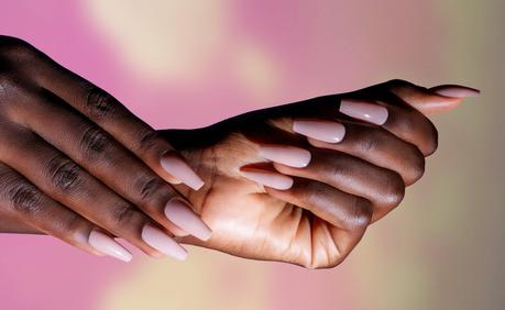 Manicuras Clean y Coquette para celebrar San Valentín