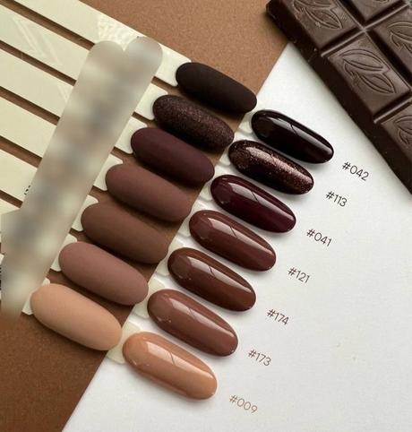 PANTONE MOCHA MOUSSE El COLOR DE 2025