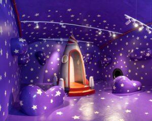 Cafeterías con zona infantil en Madrid donde los niños juegan y tú te relajas