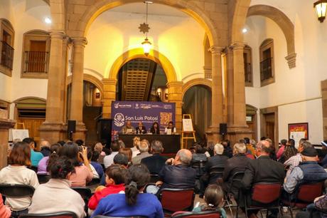 Filiberto Juárez Córdoba presenta su obra De locuras y corduras en el Miércoles Literario