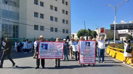 Exigen pago de jubilaciones a médicos del Hospital Central; acusan incumplimiento de pagos