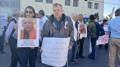 Exigen pago de jubilaciones a médicos del Hospital Central; acusan incumplimiento de pagos