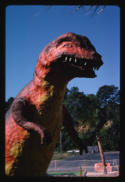 Esculturas dinosaurianas de carretera bajo la lente de John Margolies (II)