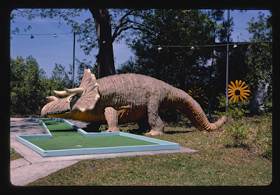 Esculturas dinosaurianas de carretera bajo la lente de John Margolies (II)