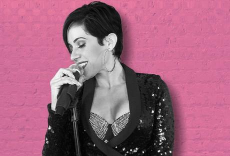 «Me Duele»: El nuevo lado emotivo de Izis «La Enfermera de la Salsa» «Me Duele»: El nuevo lado emotivo de Izis «La Enfermera de la Salsa»