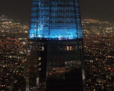 Samsung iluminó la noche de Santiago con un show de drones para el lanzamiento local de la Serie Galaxy S25