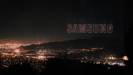 Santiago se llenó de luces: Samsung lanzó serie Galaxy S25 con un show de más 300 drones