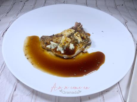 Chuletas de cerdo con queso azul y salsa de miel y Oporto Chuletas de cerdo con queso azul y salsa de miel y Oporto