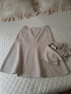 FALDA+BUFANDA EN PATA DE GALLO Y PANTALON + CAMISETA