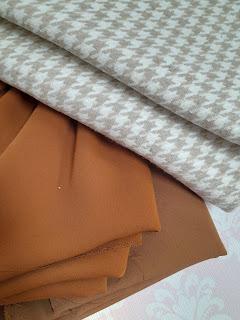 FALDA+BUFANDA EN PATA DE GALLO Y PANTALON + CAMISETA