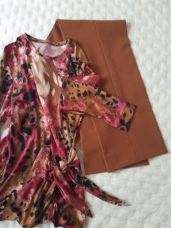 FALDA+BUFANDA EN PATA DE GALLO Y PANTALON + CAMISETA