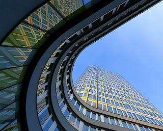 (...)Del éxito de sus empresas respondía siempre  la fortuna (2 min.)