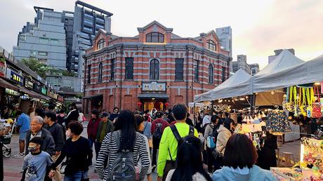 TAIWAN : TAIPEI, ENTRE LA MODERNIDAD Y LA TRADICIÓN TAIWAN : TAIPEI, ENTRE LA MODERNIDAD Y LA TRADICIÓN