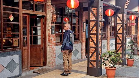 TAIWAN : TAIPEI, ENTRE LA MODERNIDAD Y LA TRADICIÓN TAIWAN : TAIPEI, ENTRE LA MODERNIDAD Y LA TRADICIÓN