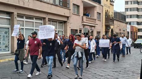 Veterinarios marchan en SLP para exigir respeto a su labor y denunciar violencia en su contra