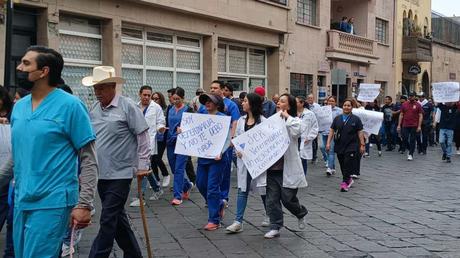 Veterinarios marchan en SLP para exigir respeto a su labor y denunciar violencia en su contra
