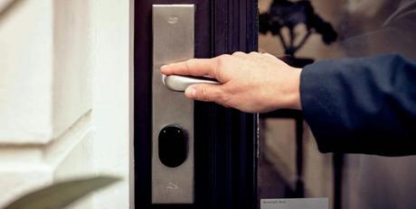 ¿Por qué instalar una cerradura digital antes de tu próximo viaje?